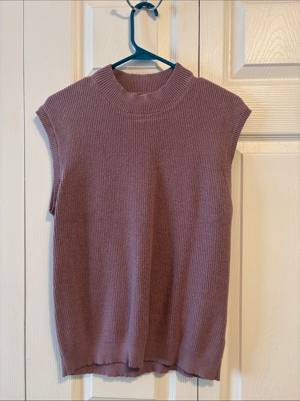 Sleeveless Knit Mock Neck Sweater in Purple